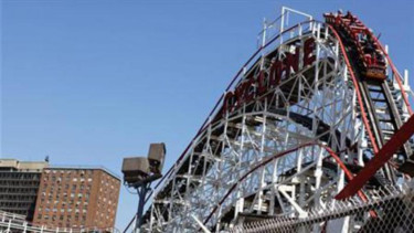 Ilustrasi rollercoaster