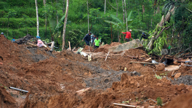 Evakuasi Longsor Banjarnegara