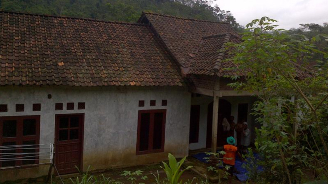 Rumah yang selamat dari terjangan longsor di Banjarnegara, Jawa Tengah