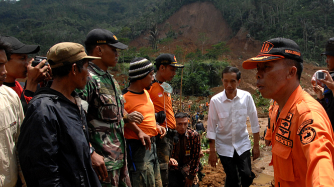 Presiden Jokowi Tinjau Lokasi Longsor Banjarnegara