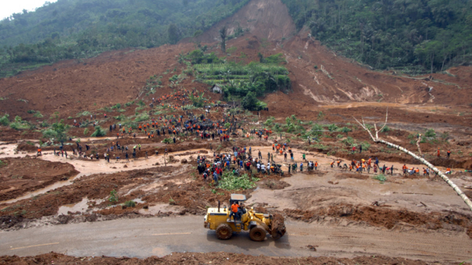 Evakuasi Longsor Banjarnegara Hari ke-2