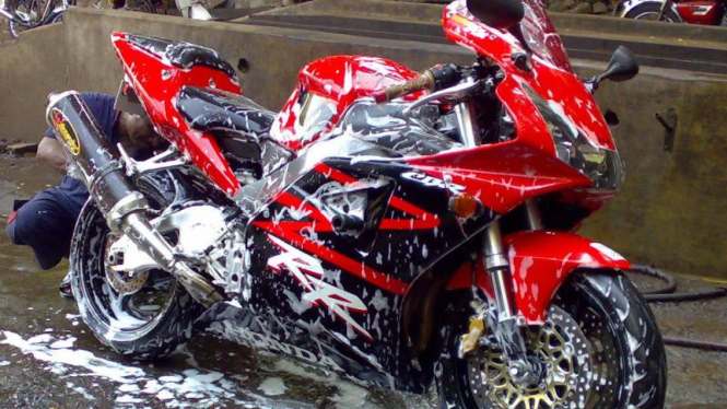 Hasil gambar untuk cuci motor injeksi