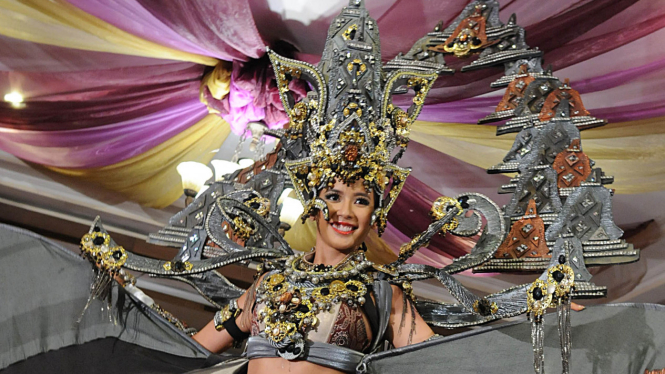 Puteri Indonesia 2014 Elvira Devinamira