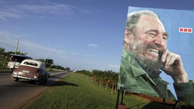 Sebuah billboard dengan foto mantan Presiden Kuba Fidel Castro