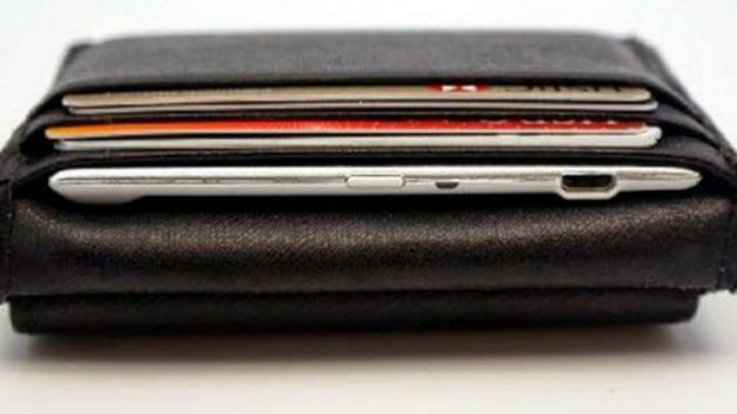 Slimger di dalam dompet.