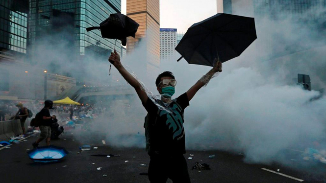 Pemrotes di Hong Kong bentangkan payung 28 September 2014