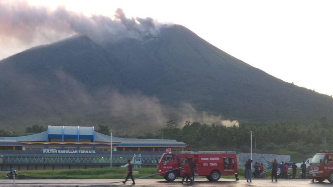 Letusan Gunung Gamalama di Ternate Maluku Utara