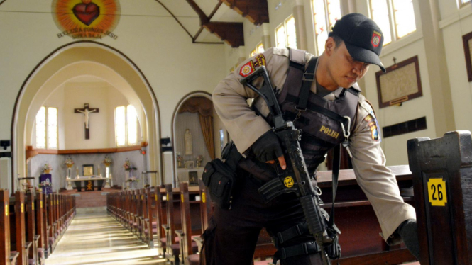 Pengamanan di Gereja