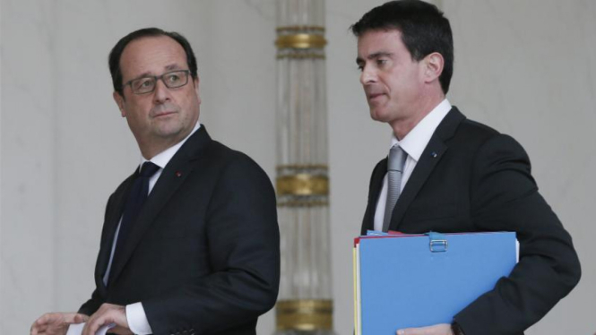 Presiden Francois Hollande bersama Perdana Menteri Prancis Manuel Valls (kanan). 