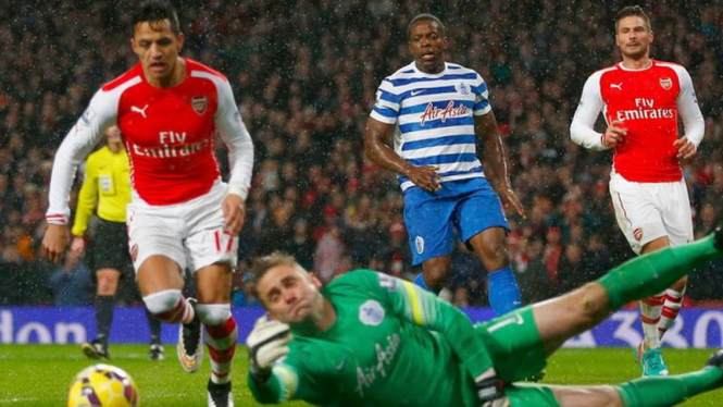 Aksi Robert Green mematahkan eksekusi penalti Alexis Sanchez.