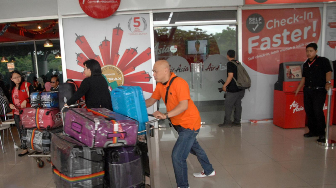 Aktivitas di Kantor Air Asia Terminal 3