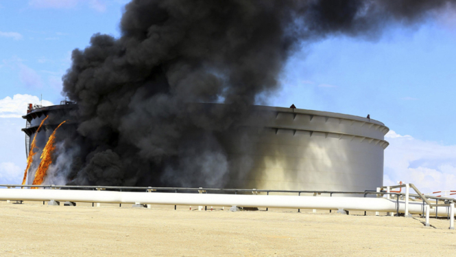 Kilang minyak di Libya terbakar