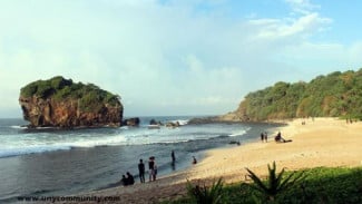 Kemping di Pantai Jungwok
