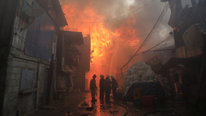 Awal Tahun Baru Ribuan Rumah Terbakar di Filipina