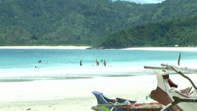 Pantai Mawun, Desa Tumpak, Kecamatan Pujut, Lombok Tengah