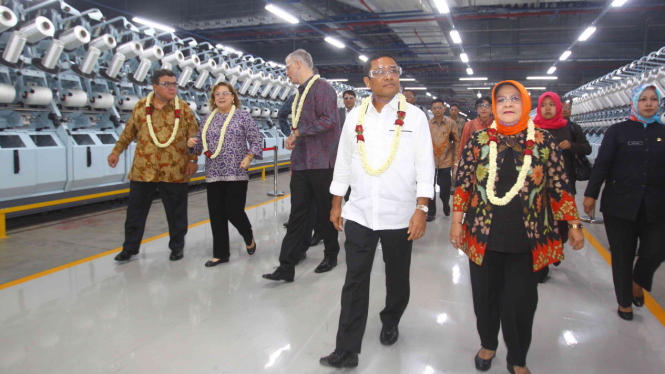 Menteri Perindustrian Kunjungi Pabrik Produsen Serat Ban