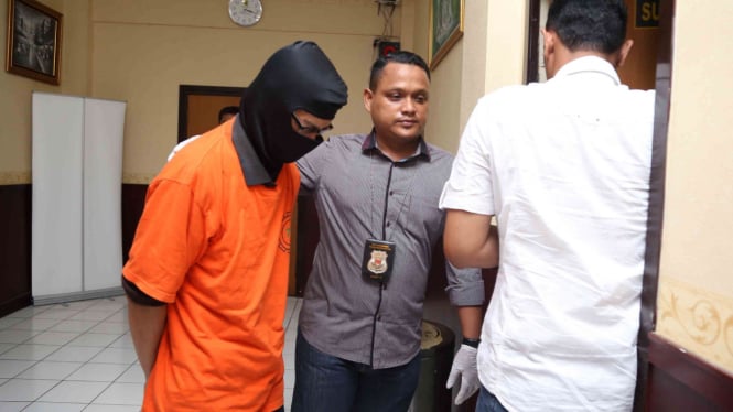 Fariz RM saat ditangkap polisi pada Januari 2015.