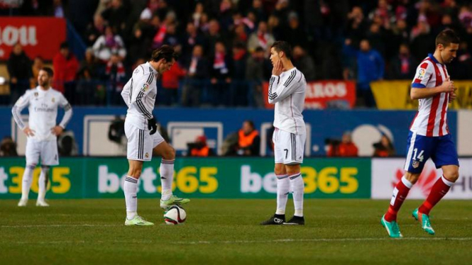 Dua pemain Real Madrid, Gareth Bale dan Cristiano Ronaldo usai timnya kebobolan