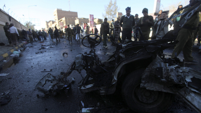 Bom Mobil Tewaskan Puluhan Orang di Yaman