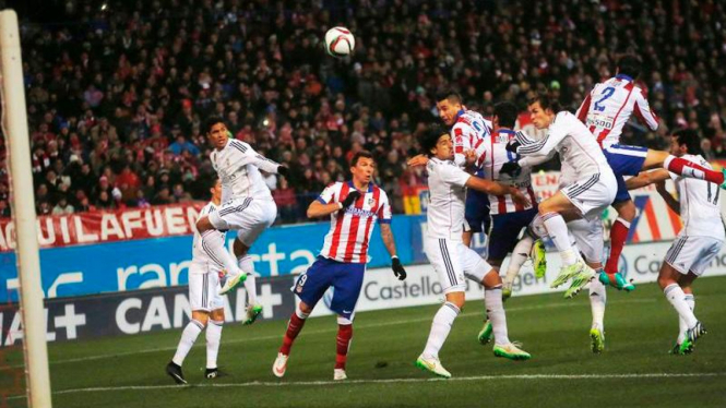 Pemain Atletico Madrid, Jose Gimenez mencetak gol ke gawang Real Madrid