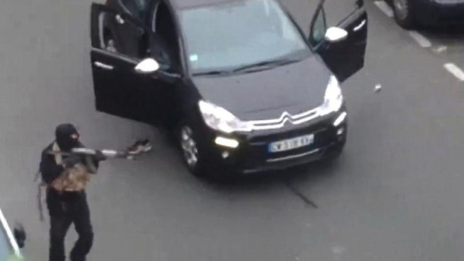 Pelaku bersenjata melakukan serangan ke kantor Charlie Hebdo di Paris