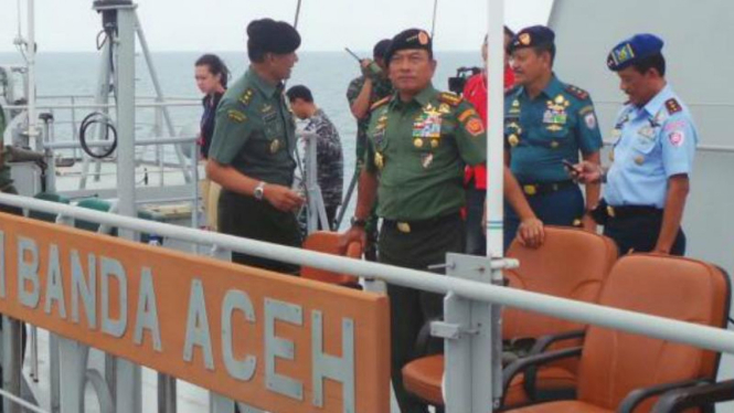 Panglima TNI Jenderal TNI Moeldoko saat berada di KRI Banda Aceh.