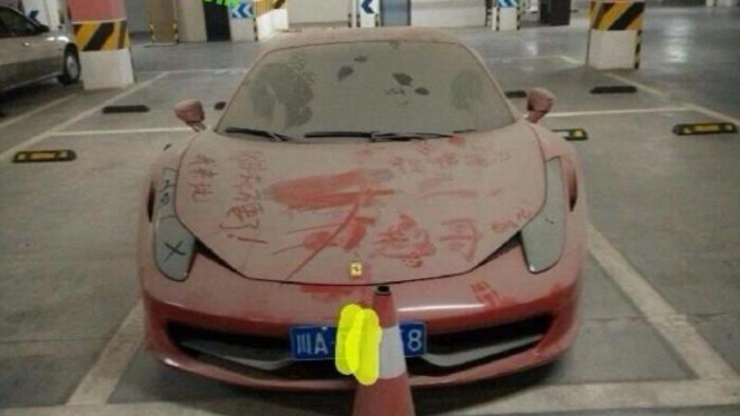 Ferrari 458 Italia yang ditinggalkan pemiliknya