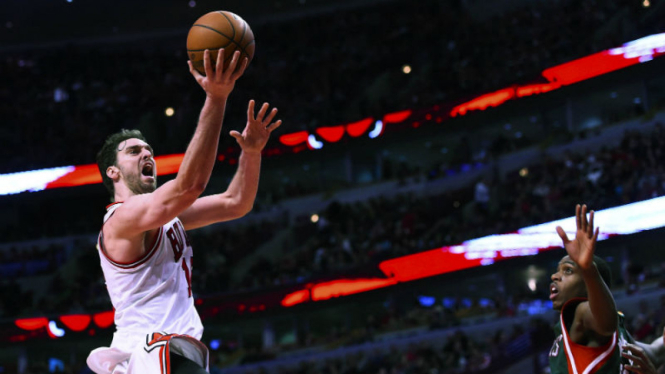 Pemain Chicago Bulls, Pau Gasol (putih)