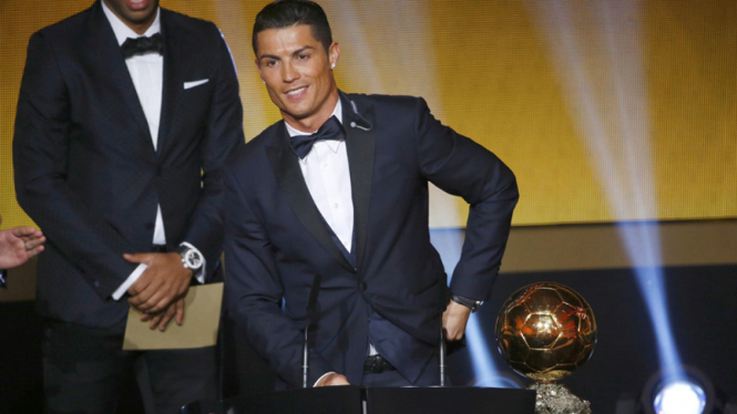 Cristiano Ronaldo Raih Ballon d'Or 2014