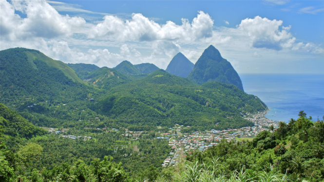 pemandangan Gunung Piton di pulau St Lucia