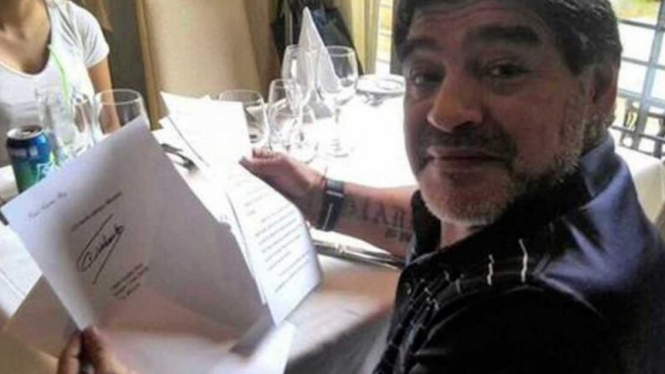 Diego Maradona pamerkan surat Fidel Castro