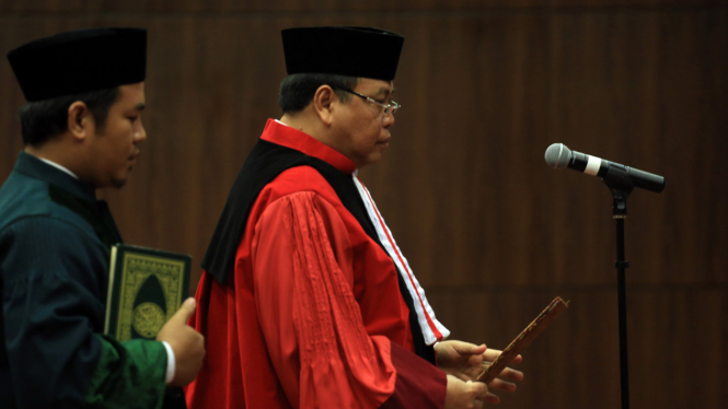 Ketua MK Arief Hidayat saat pengucapan sumpah.