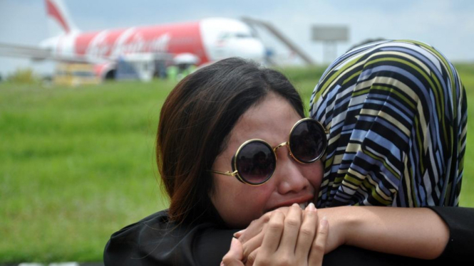 Kesedihan kerabat penumpang pesawat AirAsia QZ8501