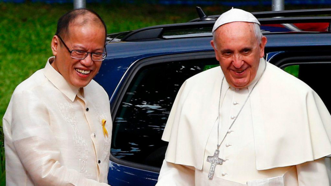 Paus Fransiskus dan Presiden Filipina Beniqno Aquino III