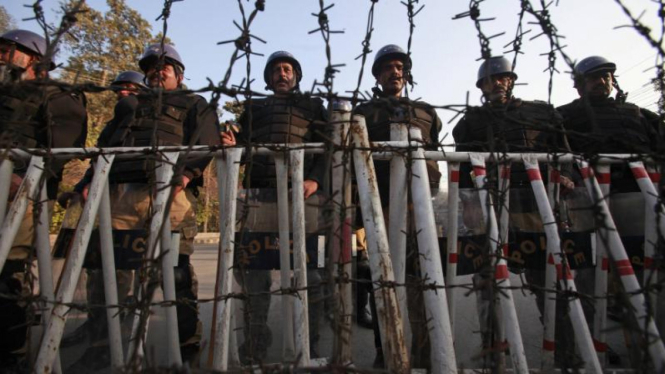 Polisi Pakistan menghalangi jalan menuju konsulat AS