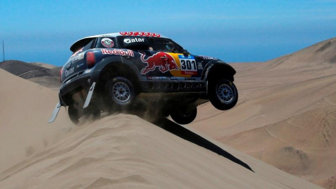Mobil pereli Nasser Al-Attiyah di Dakar Rally 2015