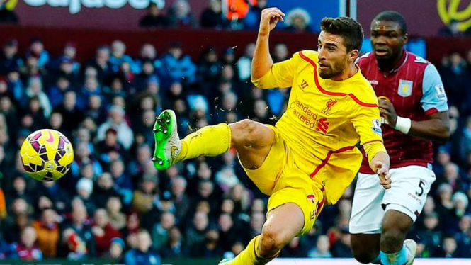 Mantan pemain Liverpool, Fabio Borini, kini berkostum AC Milan. 