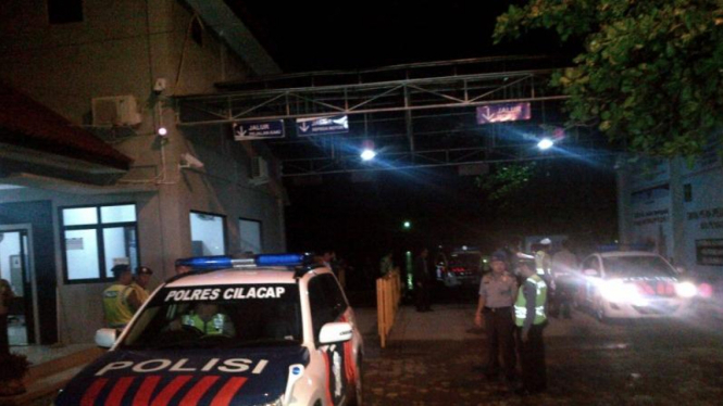 Polisi Berjaga Saat Eksekusi Mati di Nusakambangan