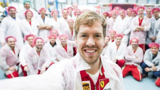 Pembalap Ferrari, Sebastian Vettel saat berkunjung ke Maranello