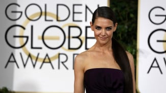 Misteri Cincin Emas di Jari Manis Katie Holmes