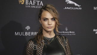 Makna di Balik Kepala Botak Supermodel Dunia