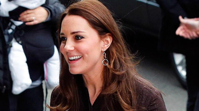 Kate Middleton pakai anting buatan Indonesia