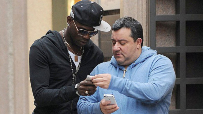 Mario Balotelli (kiri) dan agennya, Mino Raiola.