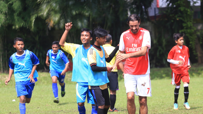 Legenda Sepakbola Arsenal Robert Pires di Indonesia