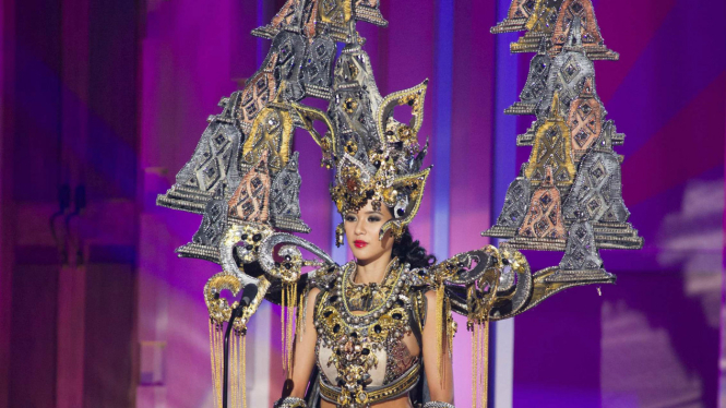 Puteri Indonesia Elvira Devinamira