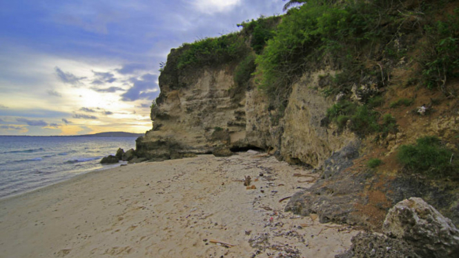 Pantai Dato Majene, Sulawesi Barat