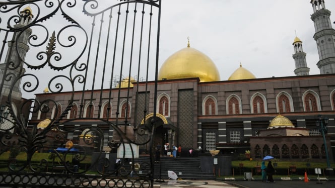 Masjid Kubah Emas Kota Depok Jawa Barat