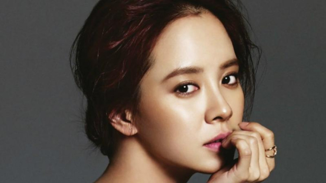 Song Ji Hyo.