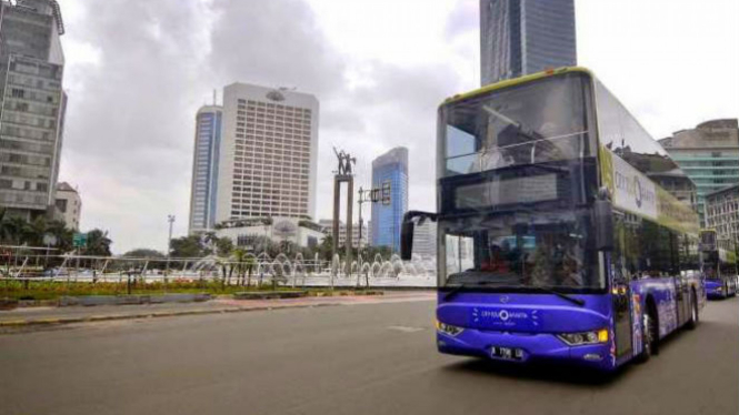 Bus wisata gratis Jakarta.