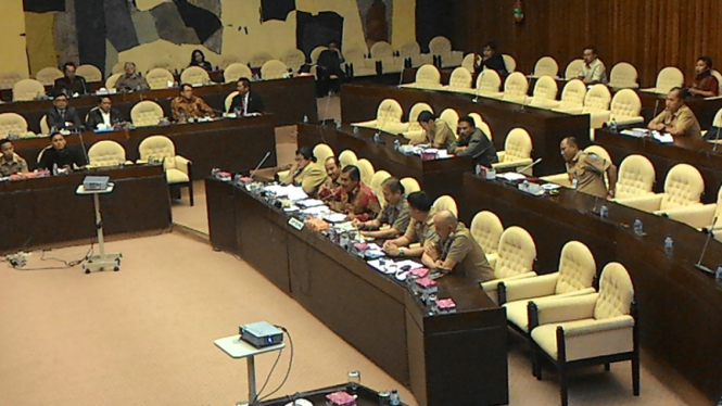 rapat dengar pendapat umum komisi II dpr dengan rektor IPDN